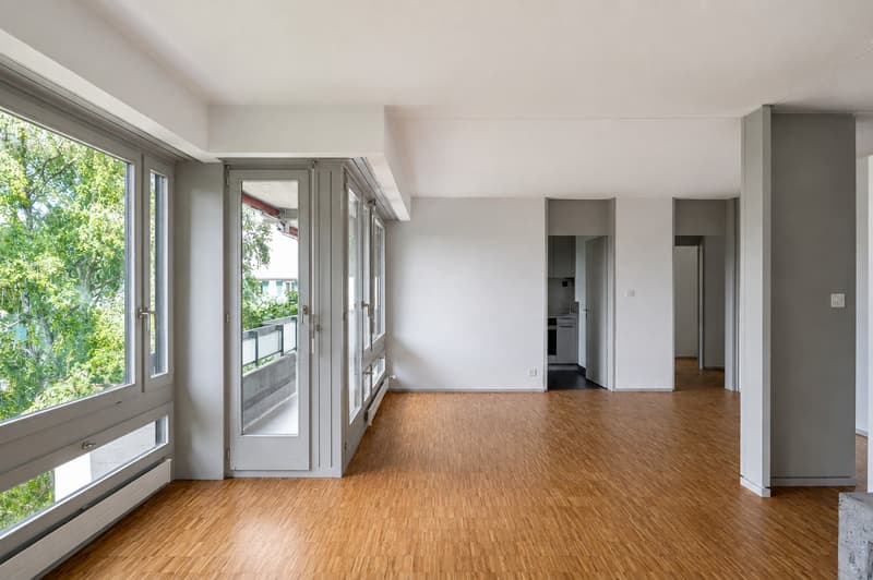 lichtdurchflutete Traumwohnung mit über 250m² Dachterrasse in Zürich-Höngg (2)