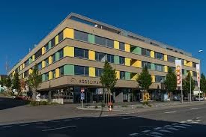 ausgebaute Büro oder Schule (1)