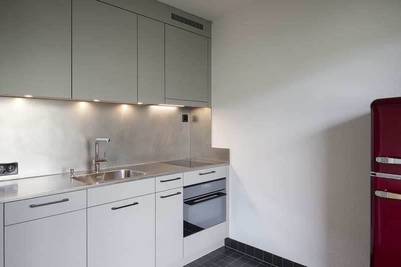 grosszügige 2.5-Zimmer-Wohnung mit Balkon in Zürich Höngg (3)