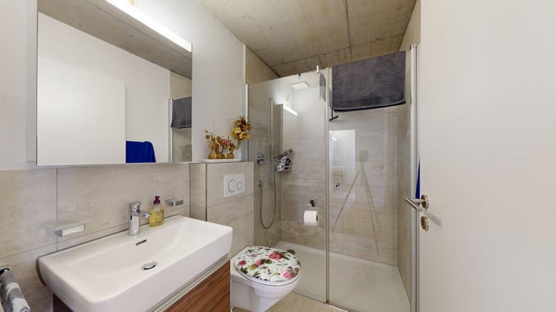 Badezimmer mit Dusche