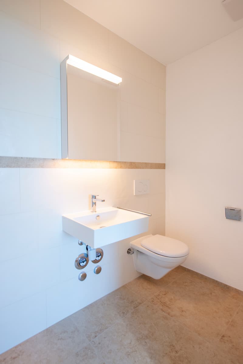 separates WC