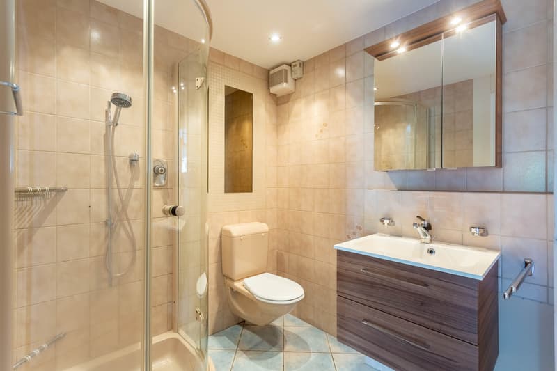 Badezimmer (EG)