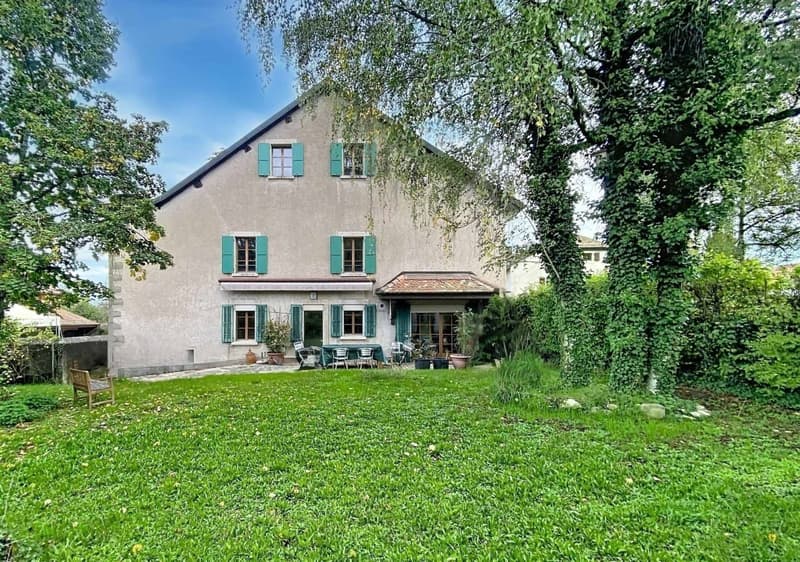 Exclusive: farm building with several apartments (1)