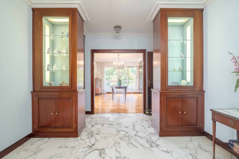 Magnificent 8-room apartment in an upscale residence (2)
