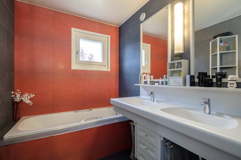 Spacieux duplex en attique de 235 m² entièrement rénové (7)