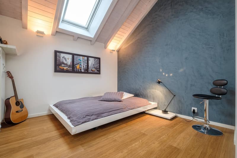Spacieux duplex en attique de 235 m² entièrement rénové (10)