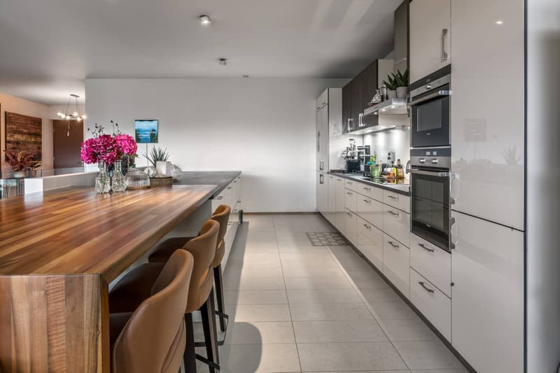 EXCLUSIVE - 5-bedroom duplex with terraces, gardens, and lake view (5)