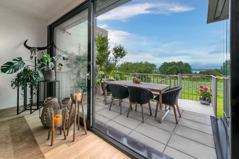EXCLUSIVE - 5-bedroom duplex with terraces, gardens, and lake view (3)