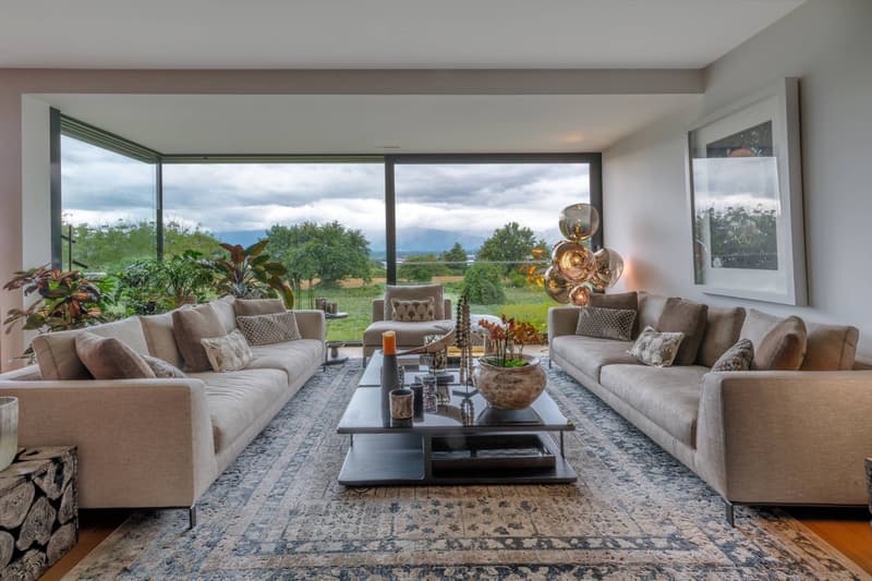 EXCLUSIVE - 5-bedroom duplex with terraces, gardens, and lake view (1)