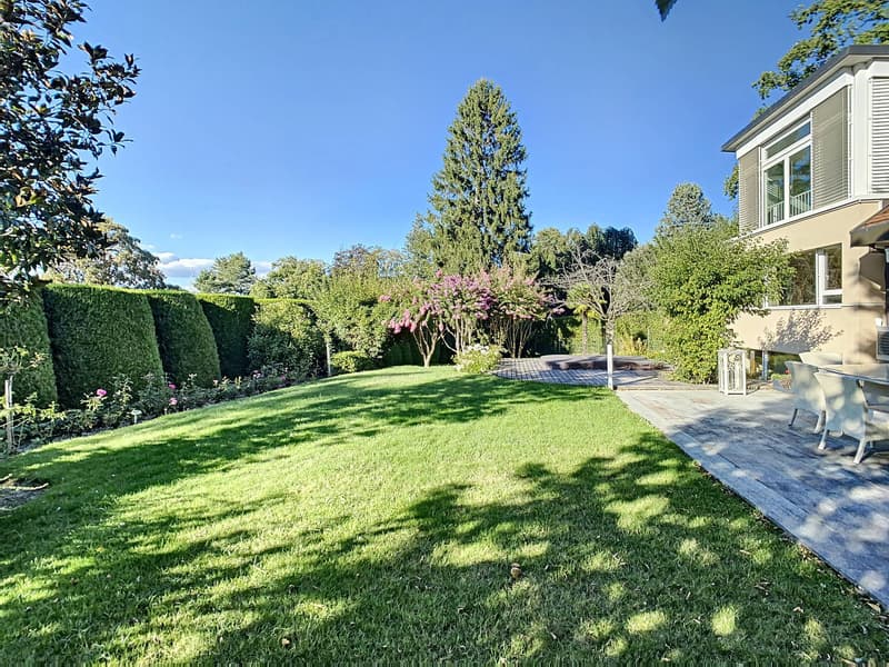 Charming house to renovate with lake view (5)