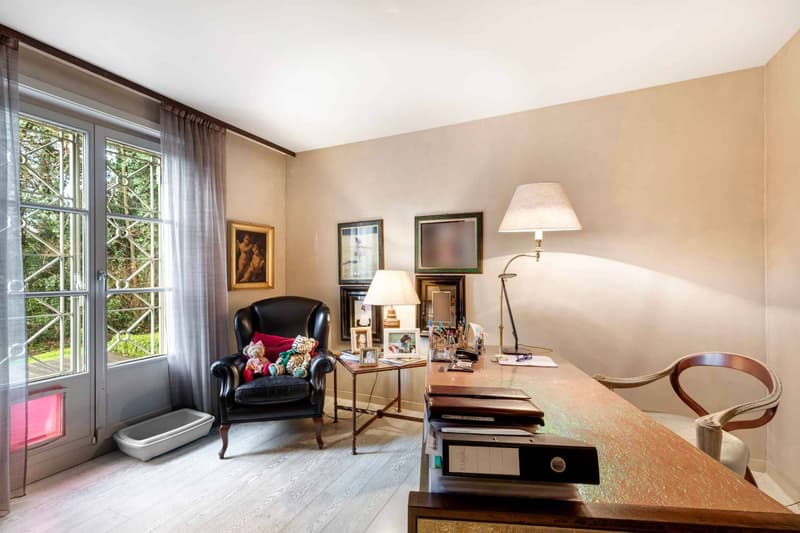 Beautiful renovated apartment with terrace and garden in luxury residence (4)