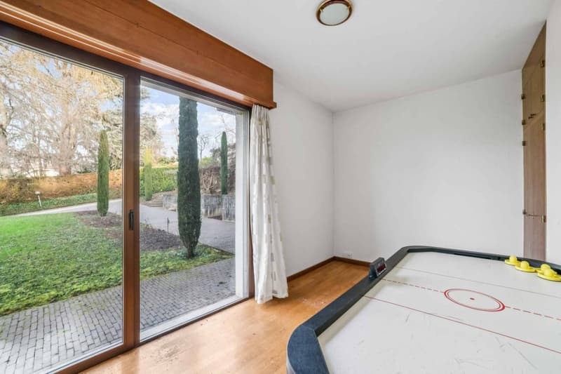 Villa di architetto con bella vista e accesso privato al lago (7)