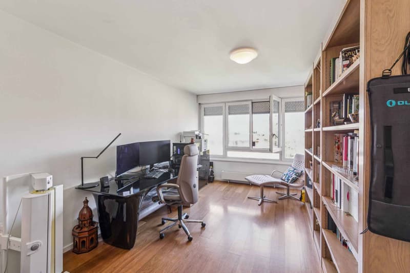 Exclusive! Beautiful through apartment on a high floor (9)