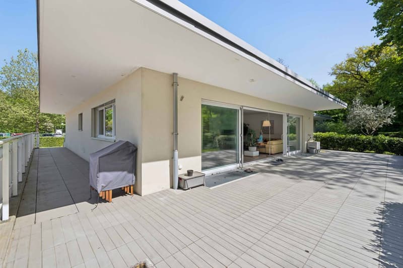 Exclusive! Mixed-use building divided into two single-level apartments (5)