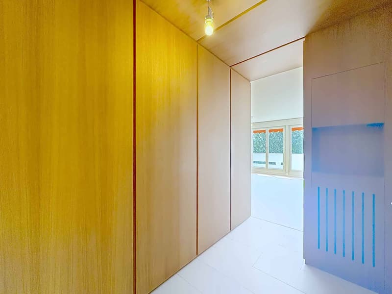 Exclusive! 4-room crossing apartment with loggia (7)
