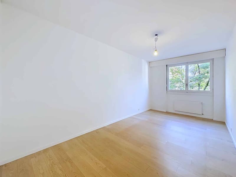 Exclusive! 4-room crossing apartment with loggia (9)