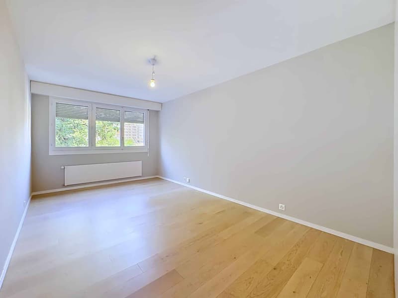 Exclusive! 4-room crossing apartment with loggia (8)