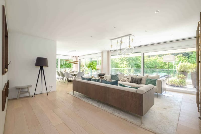 In esclusiva! Bella appartamento di 5 locali con terrazza in una residenza di lusso (2)