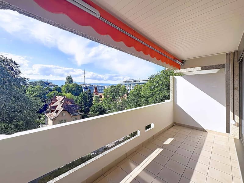 Exclusive! 4-room crossing apartment with loggia (1)