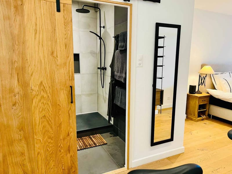 En exclusivité : Elégant appartement traversant de 3 pièces rénové avec balcons (9)