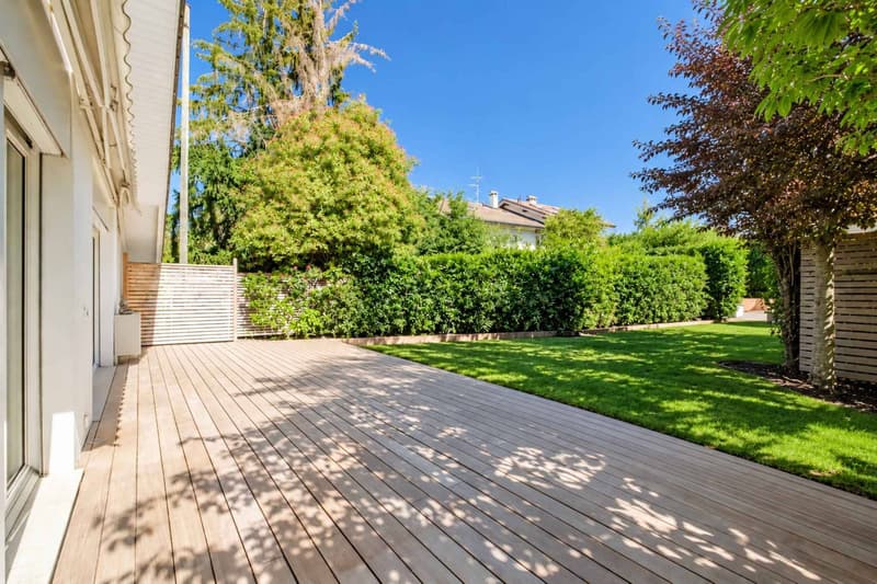 En exclusivité ! Belle maison mitoyenne dans un écrin de verdure (5)
