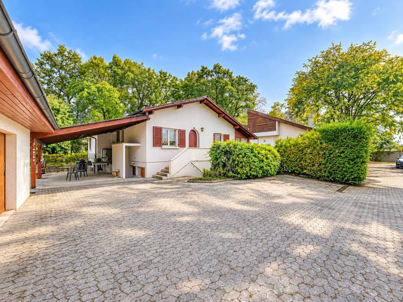 Deux villas à rénover sises sur une parcelle de plus de 2'100 m² (1)