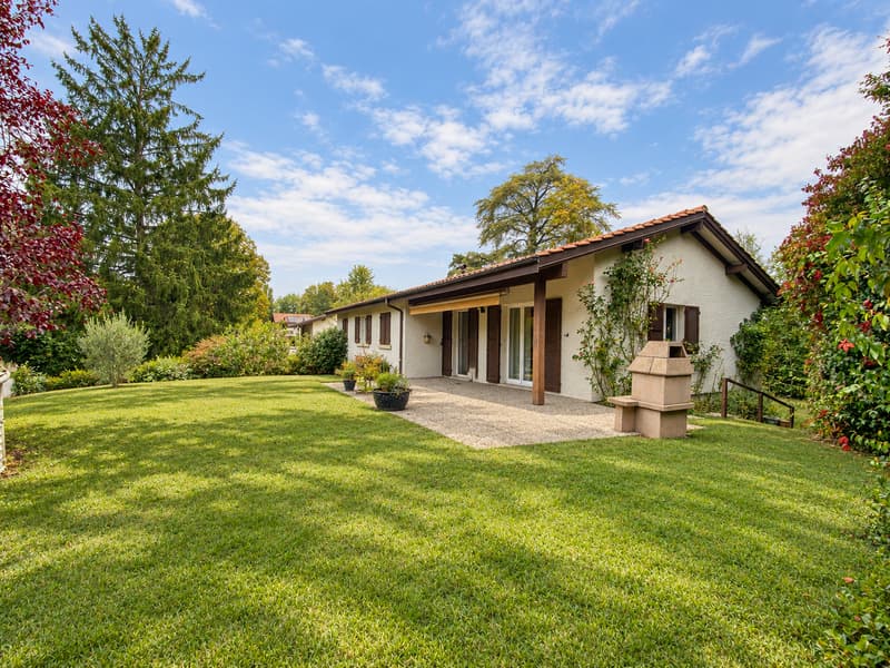 Villa familiale de plain-pied, à rénover, au calme (1)