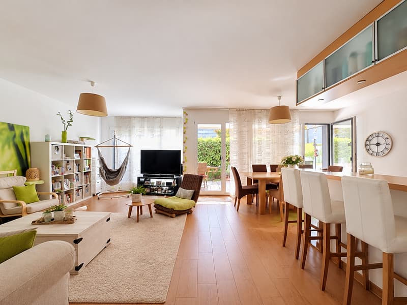 Bel appartement traversant de 5 pièces avec terrasse, immeuble MINERGIE (1)