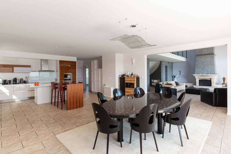 Incredible individual property (4)