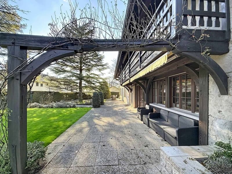 CO-EXCLUSIVE! Magnificent character property near Nyon (12)