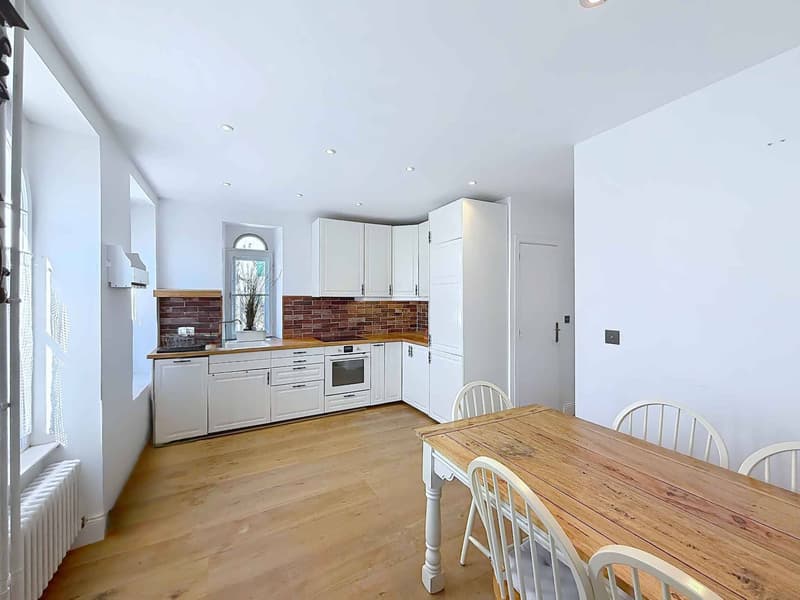 Historic house renovated with charm (4)
