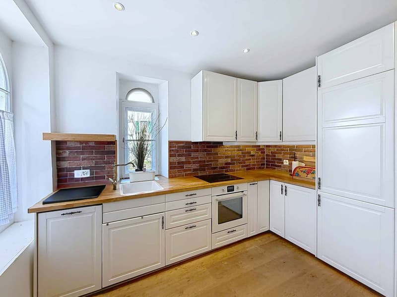 Historic house renovated with charm (3)
