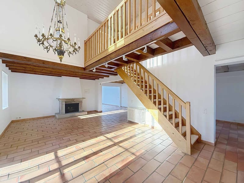 EXCLUSIVELY ! Magnificent authentic house with undeniable charm (10)