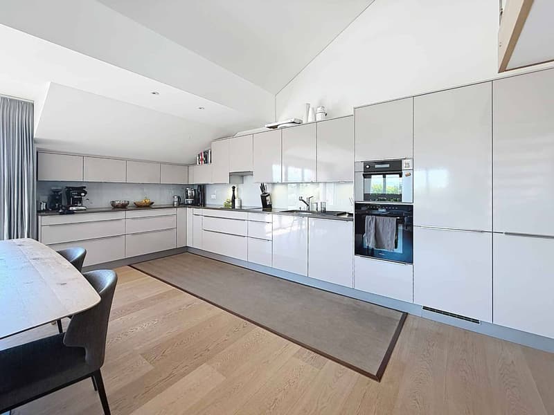 EXCLUSIVITY - Spacious and bright 4.5-room apartment + mezzanine (4)