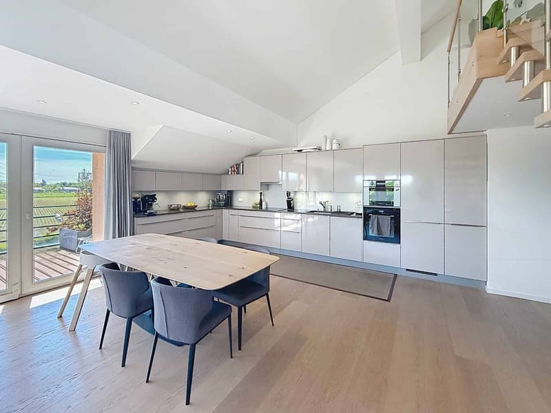 EXCLUSIVITY - Spacious and bright 4.5-room apartment + mezzanine (2)