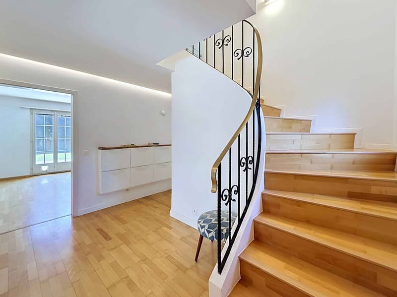 Charming individual villa in "Vaudois" style (2)