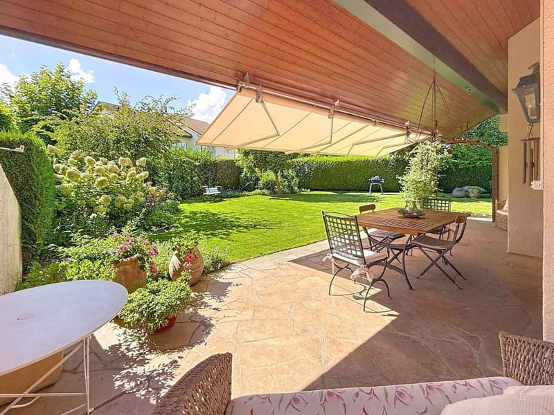 Charming renovated semi-detached villa (8)