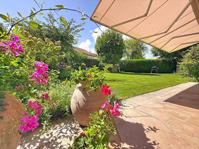 Charming renovated semi-detached villa (9)
