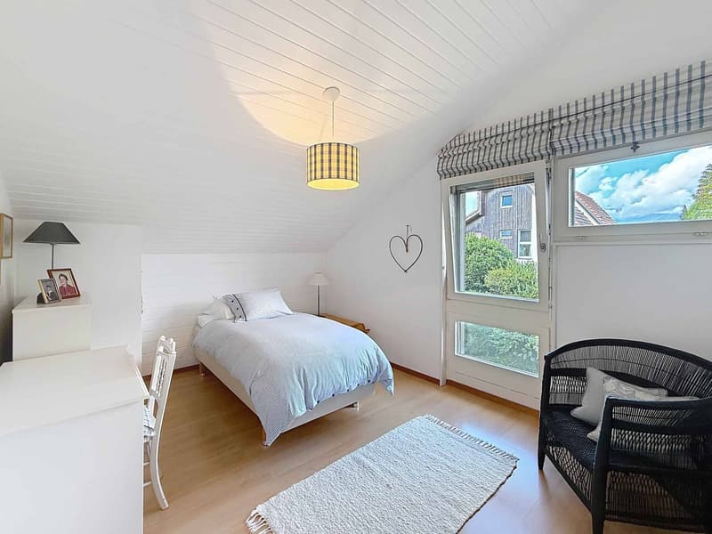 Charming renovated semi-detached villa (13)