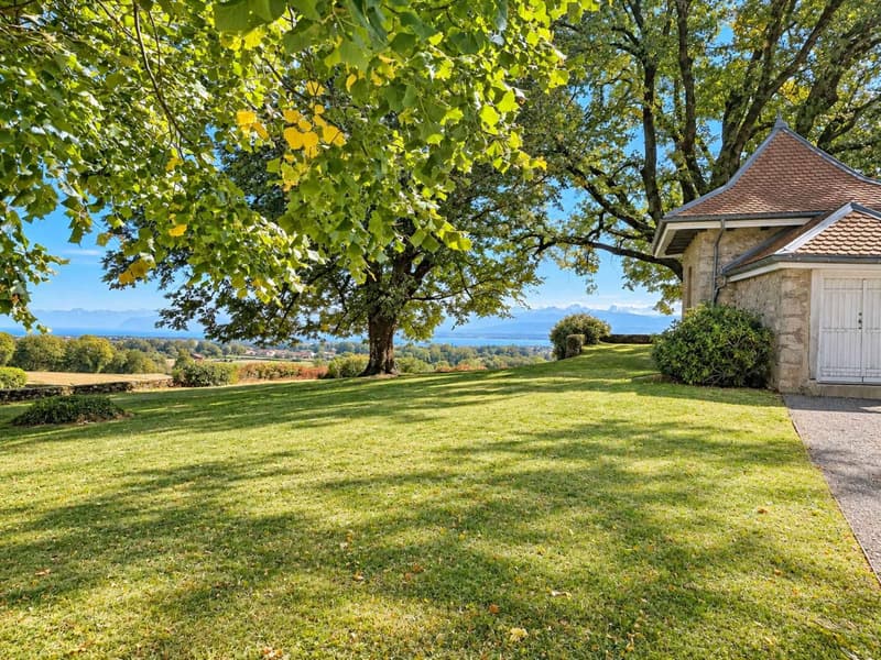 Une vie de château au coeur de la nature avec vue sur le lac (10)