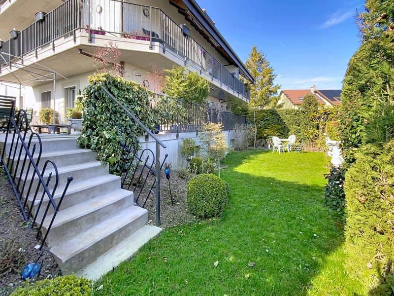 SUPERB APARTMENT WITH LARGE GARDEN, TERRACE AND VIEW OF THE LAKE AND THE ALPS (2)