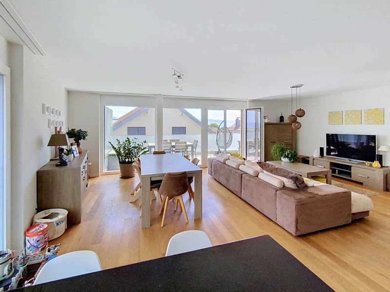 YENS  Bel appartement lumineux avec une agréable échappée sur le lac (6)