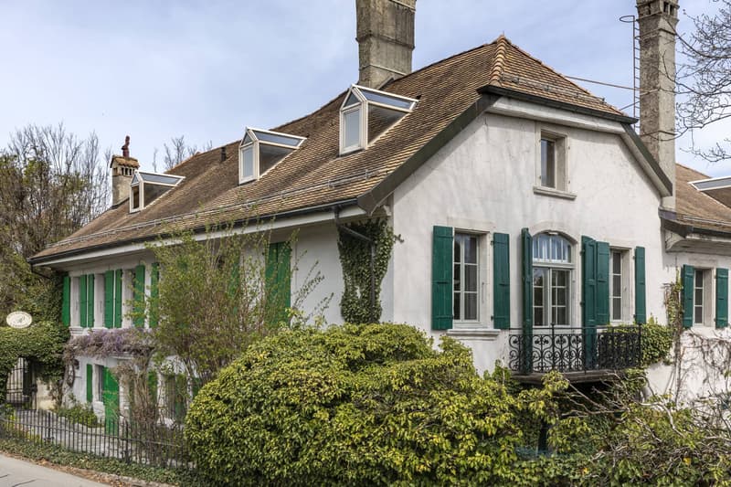 16th Century Character Property (1)