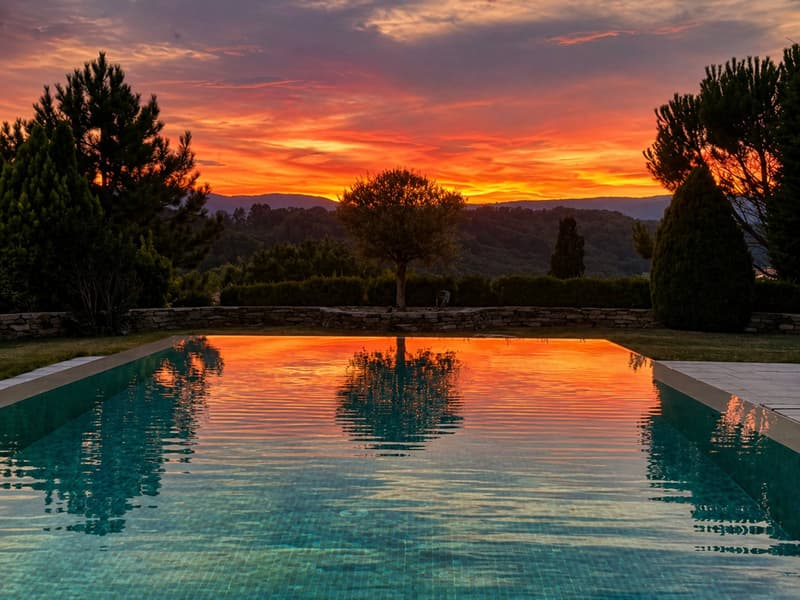 Villa d'exception avec piscine à débordement (12)