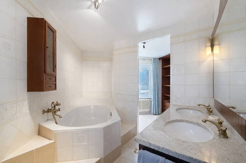 Elegant family villa with indoor pool, sauna, and hammam (5)