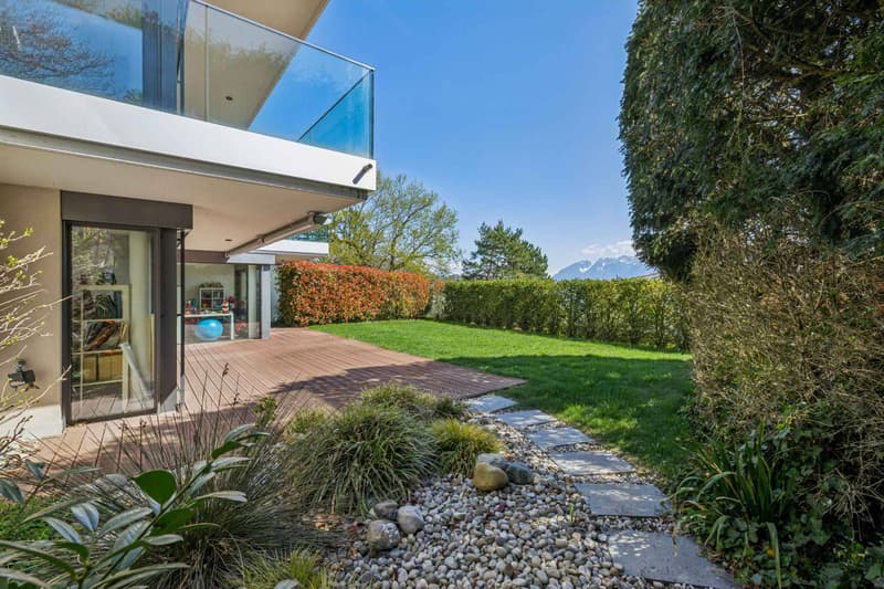Contemporary 6.5-room duplex with private garden (12)