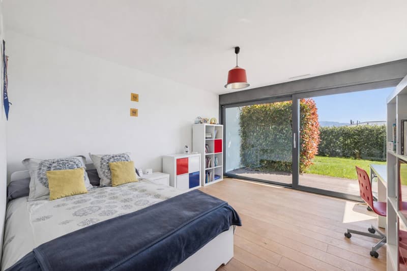 Contemporary 6.5-room duplex with private garden (10)
