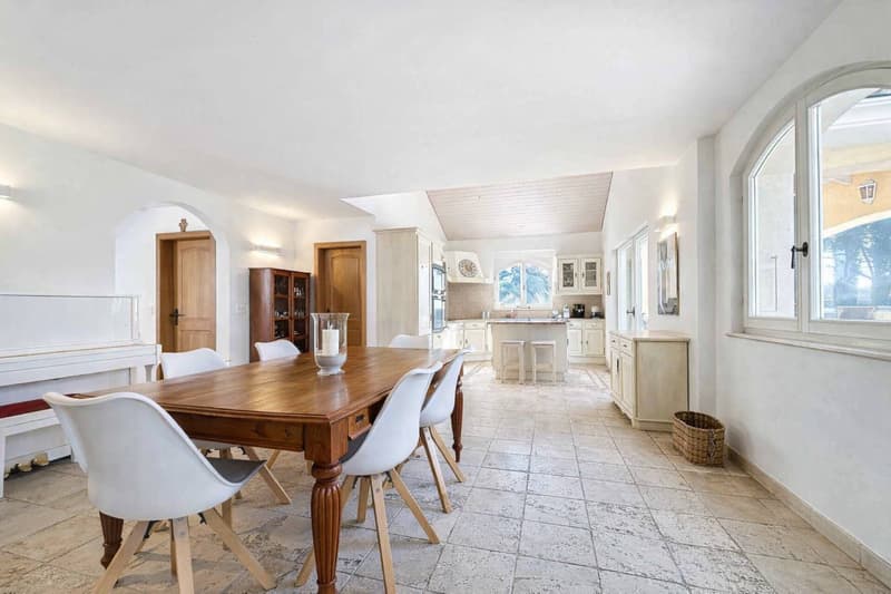 Prächtige südliche Villa mit Pool (5)