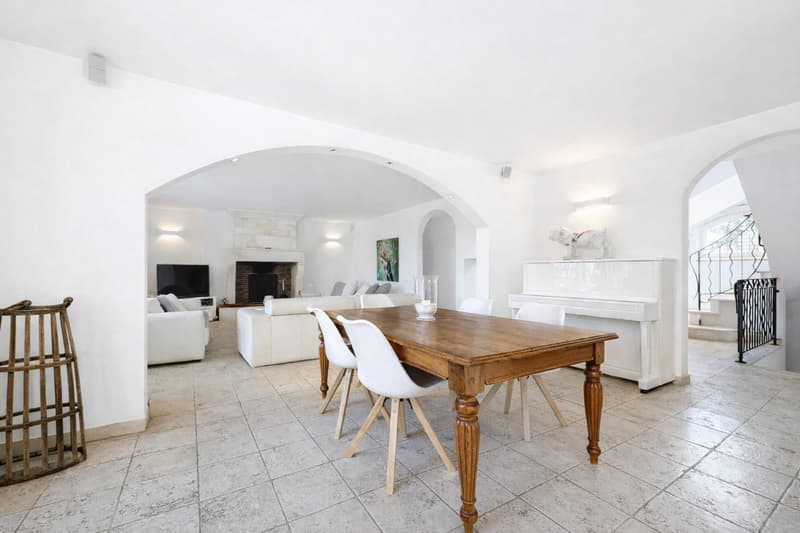 Prächtige südliche Villa mit Pool (4)