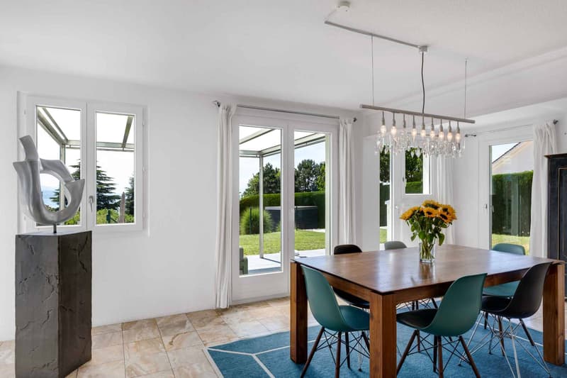 Villa individuale di 325 m2 con una bella vista sul lago e le montagne (4)